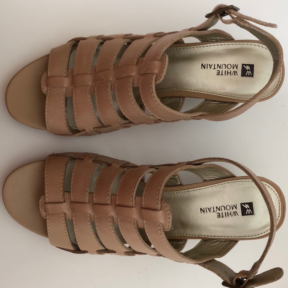 Retro tan wedges